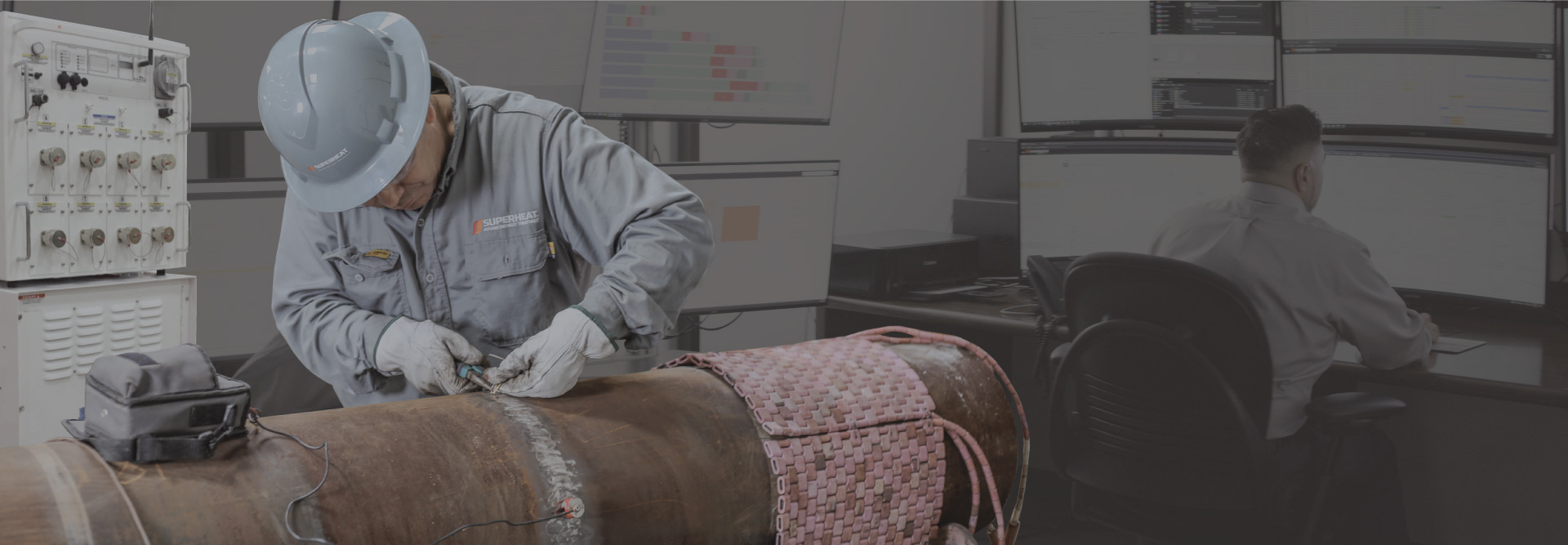 A heat treatment technician working on a pipe wrap with the SmartCenter in the background.
